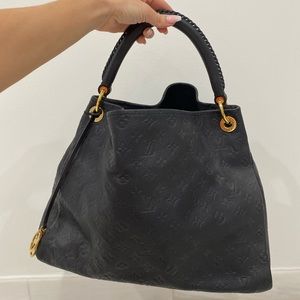 Louis Vuitton Artsy Mm Navy Empreinte Leather